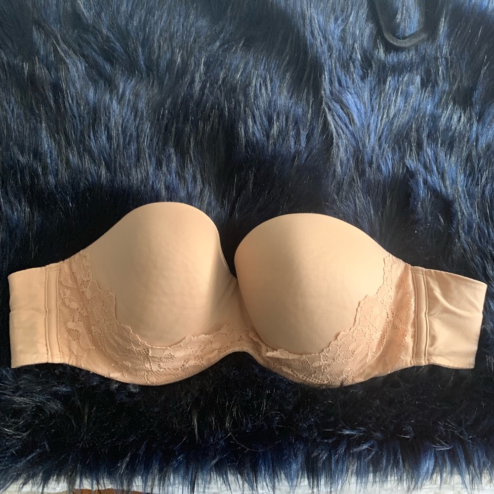 Victoria’s Secret strapless bra